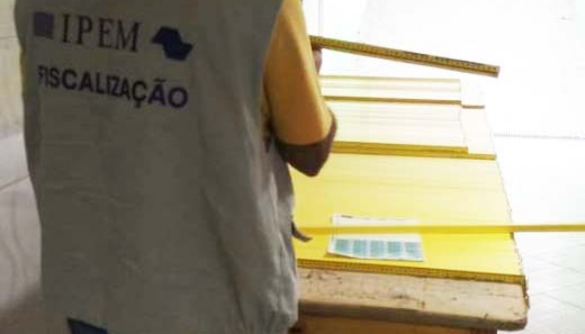 Ipem-SP verifica metro comercial no fabricante na Vila Maria, região norte da capital 